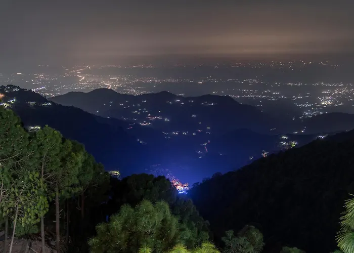 Vansathli I Near Mall Road Kasauli I Open Garden & Rooftop I By Humble Stay Villa
