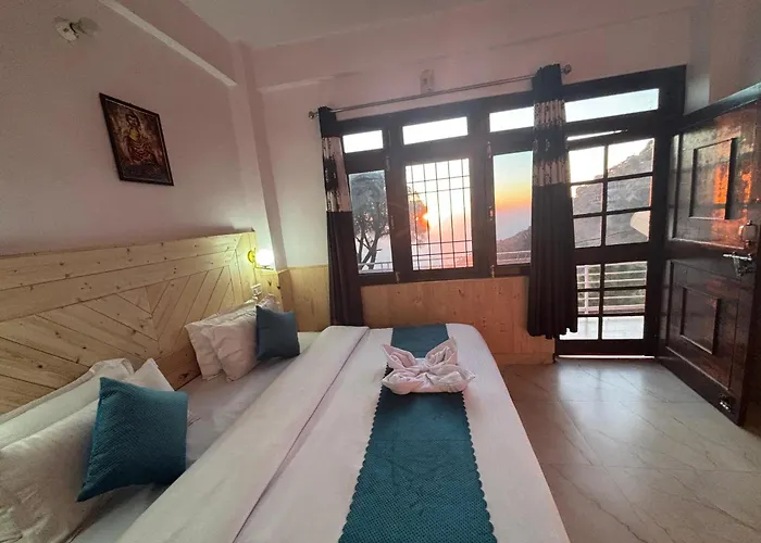 Vansathli I Near Mall Road Kasauli I Open Garden & Rooftop I By Humble Stay Villa