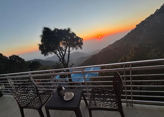 Vansathli I Near Mall Road Kasauli I Open Garden & Rooftop I By Humble Stay Villa