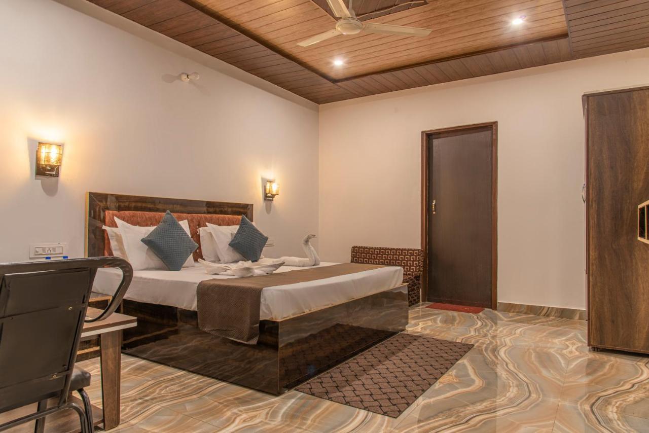 Homestay Vansathli I Near Mall Road I Open Garden & Rooftop I By Humble Kasauli