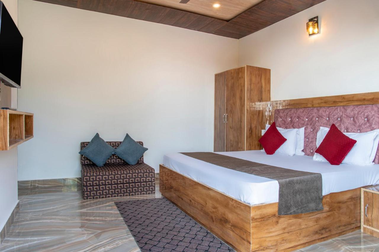 Vansathli I Near Mall Road I Open Garden & Rooftop I By Humble Homestay Kasauli