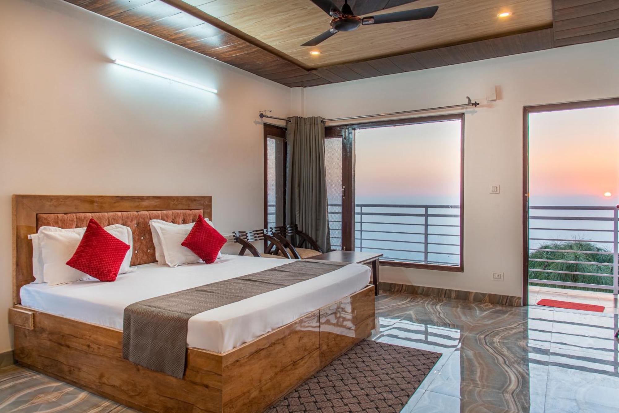Vansathli I Near Mall Road I Open Garden & Rooftop I By Humble Homestay Kasauli