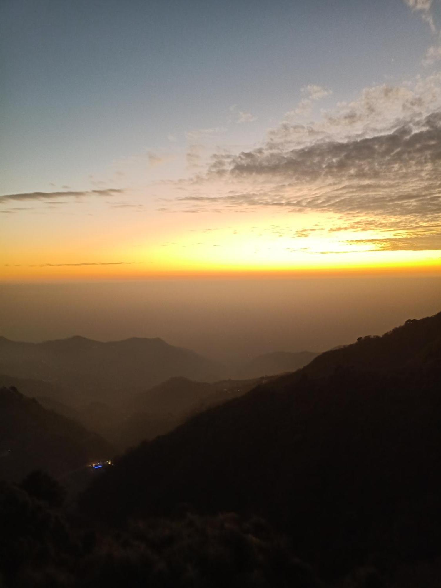 Homestay Vansathli I Near Mall Road I Open Garden & Rooftop I By Humble Kasauli