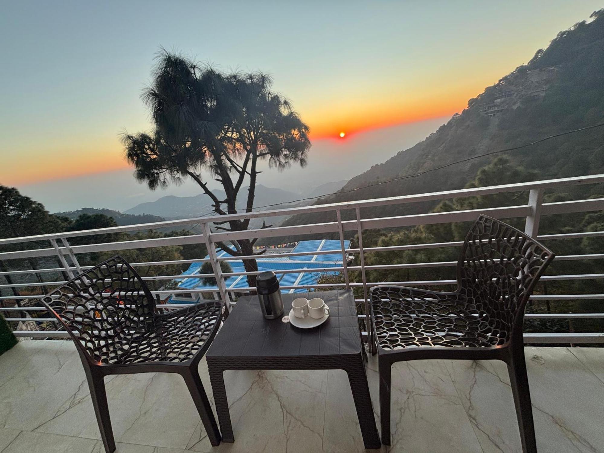 Vansathli I Near Mall Road I Open Garden & Rooftop I By Humble * Kasauli